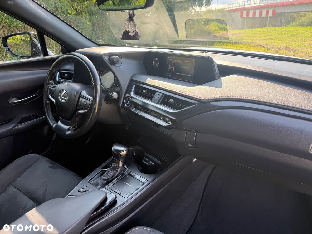 Lexus UX 250h Elegance 2WD - 22