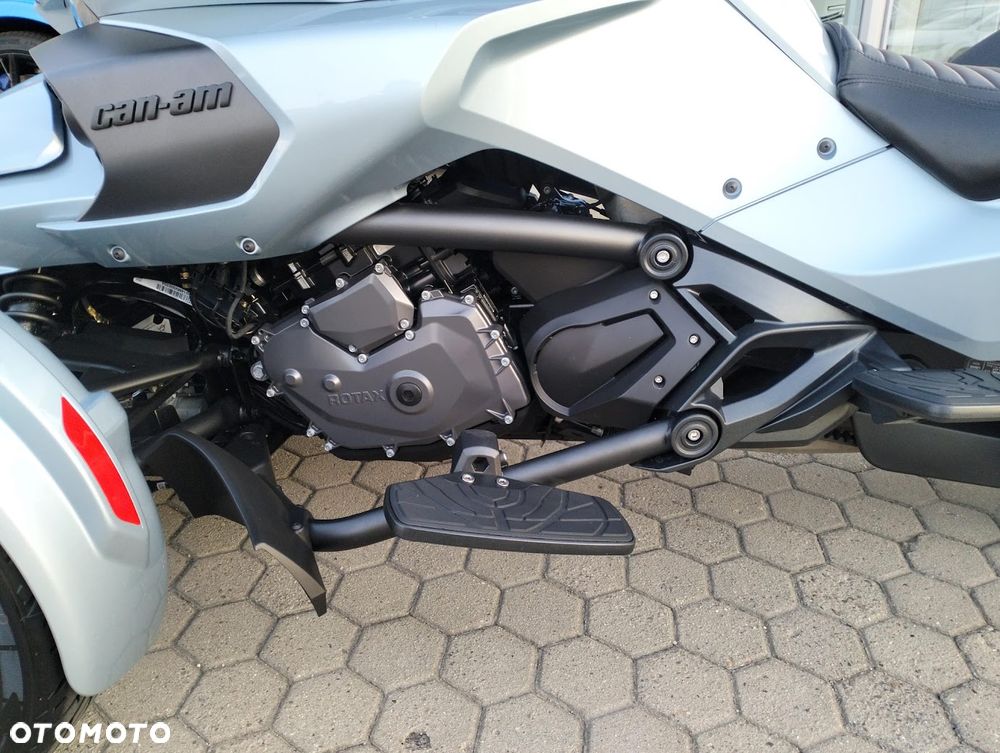 Can-Am Spyder - 8