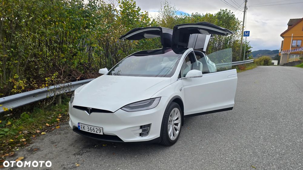 Tesla Model X - 26