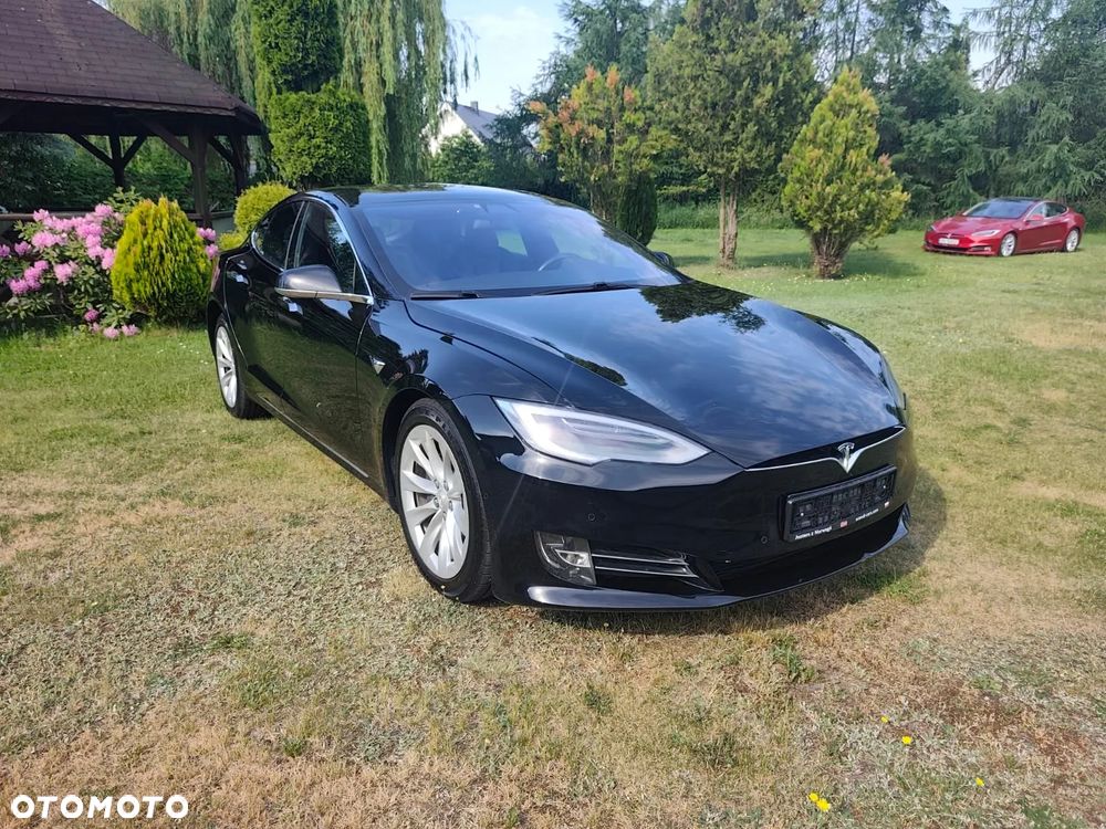 Tesla Model S - 8