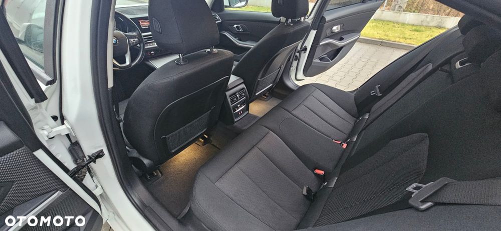 BMW Seria 3 318i Business Edition - 17