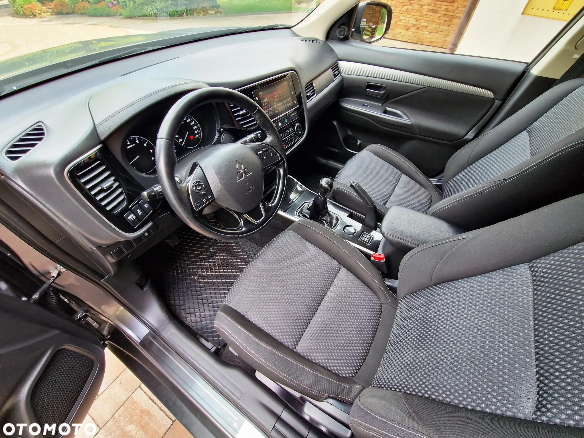 Mitsubishi Outlander - 8