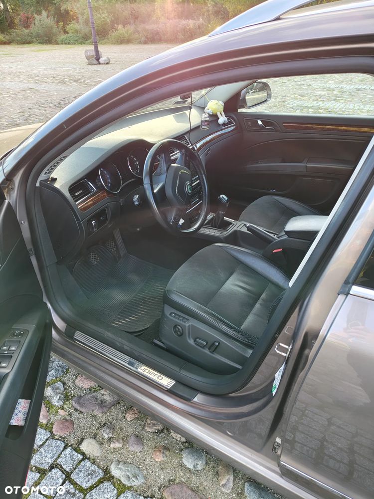 Skoda Superb 2009 photo 3