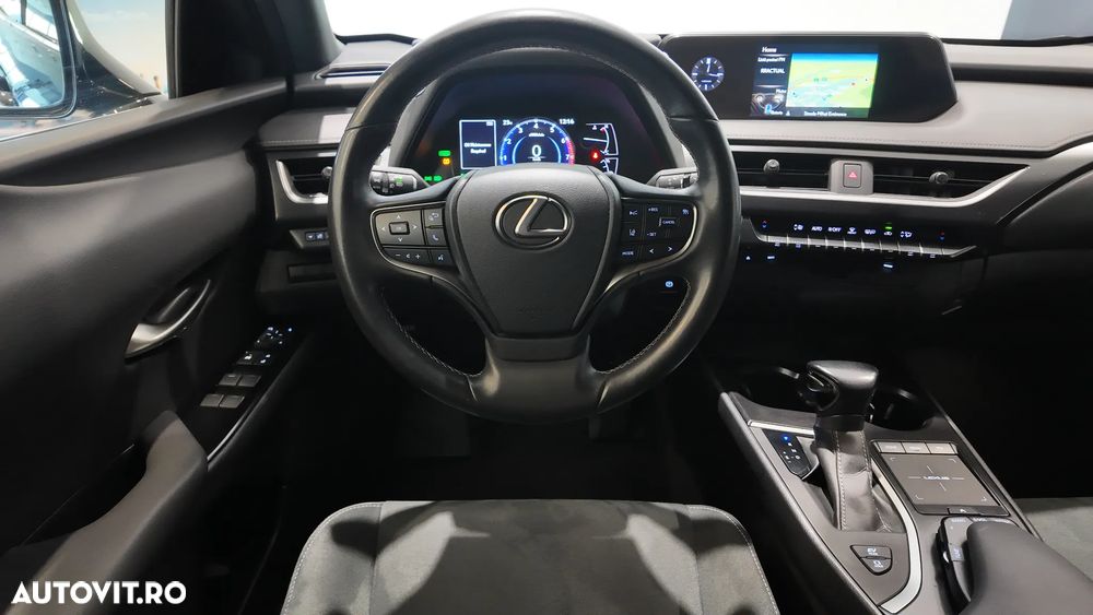 Lexus UX 250h - 16