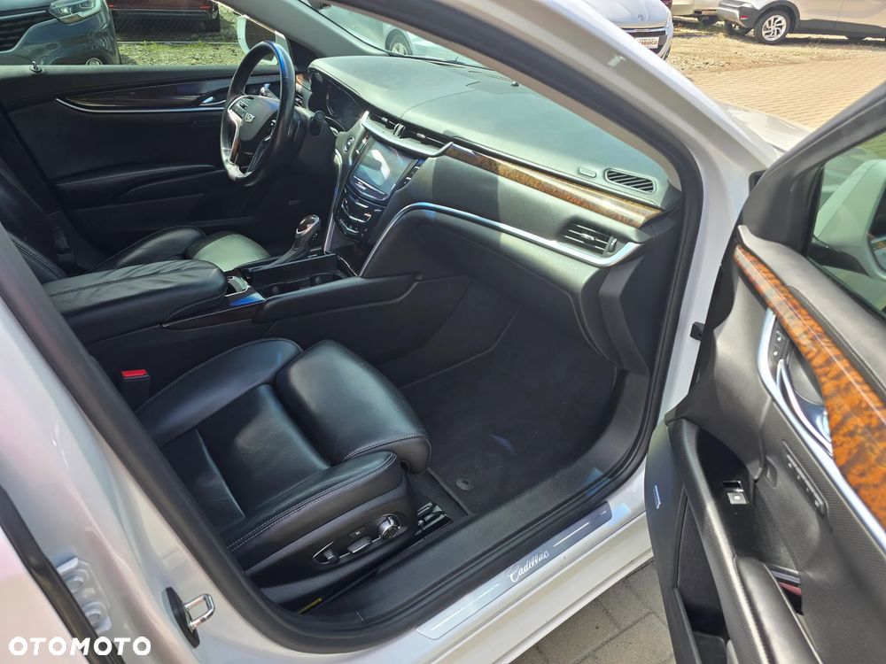 Cadillac XTS - 12