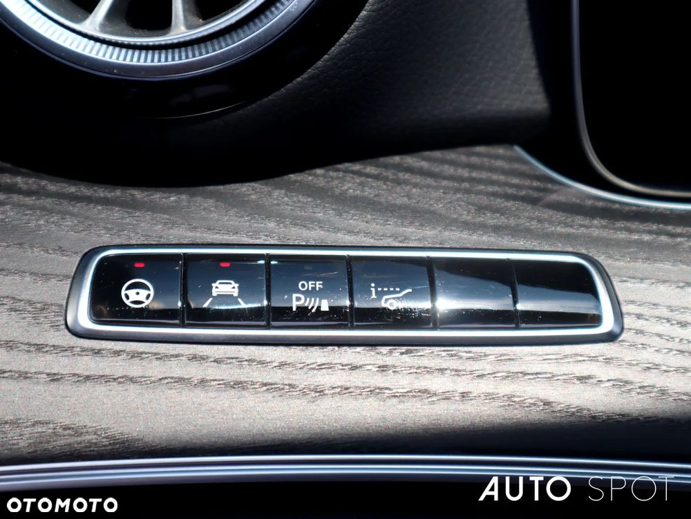Mercedes-Benz Klasa E 400 4Matic 9G-TRONIC AMG Line - 24