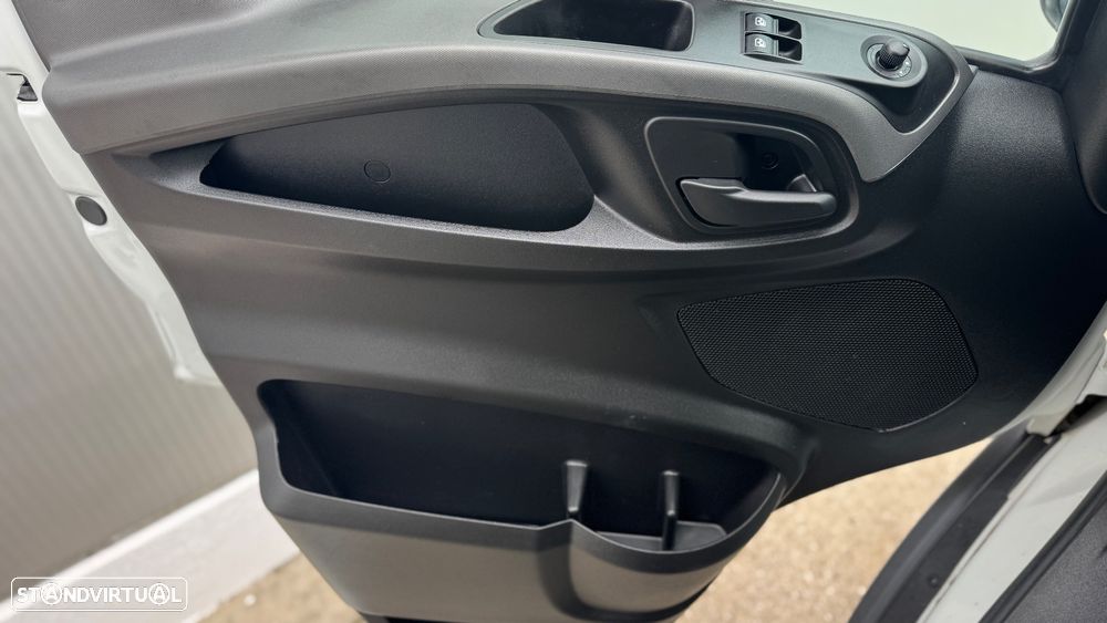 Iveco Daily 3.0 35S16H C/ Plat. Elevatória - 30