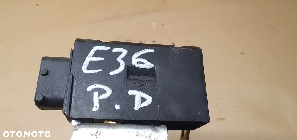 Zamek prawy przód BMW 3 E36 Europa 8122204 - 6