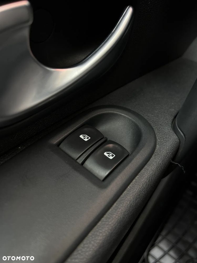 Renault Clio - 25
