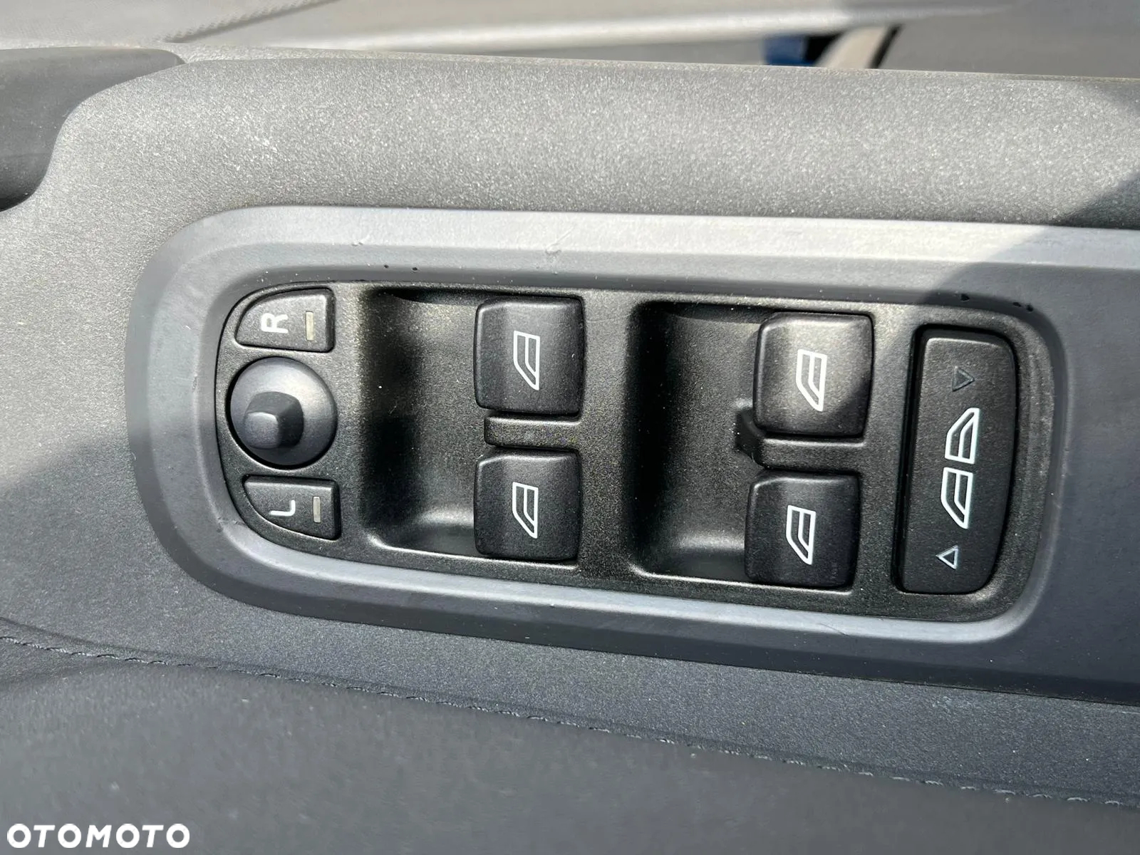 Volvo C70 2.4 Momentum - 7