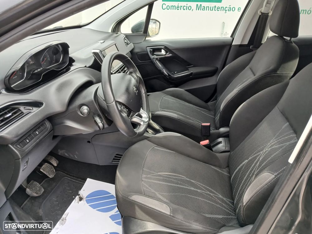 Peugeot 208 1.2 PureTech Active - 12