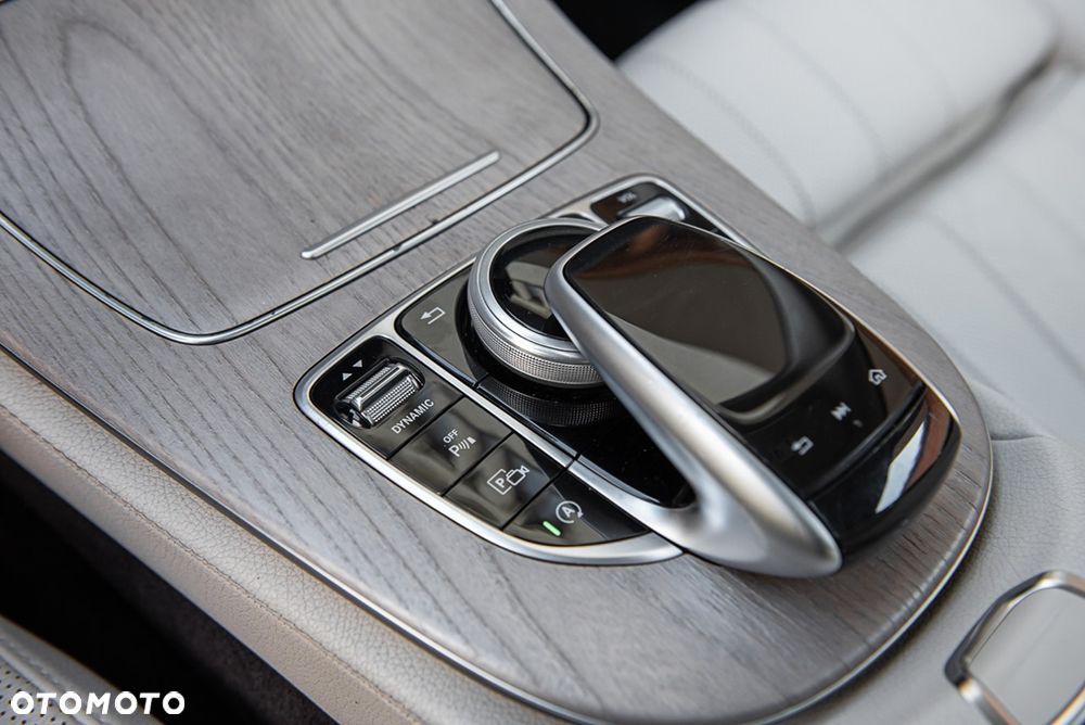 Mercedes-Benz Klasa E 300 9G-TRONIC AMG Line - 32