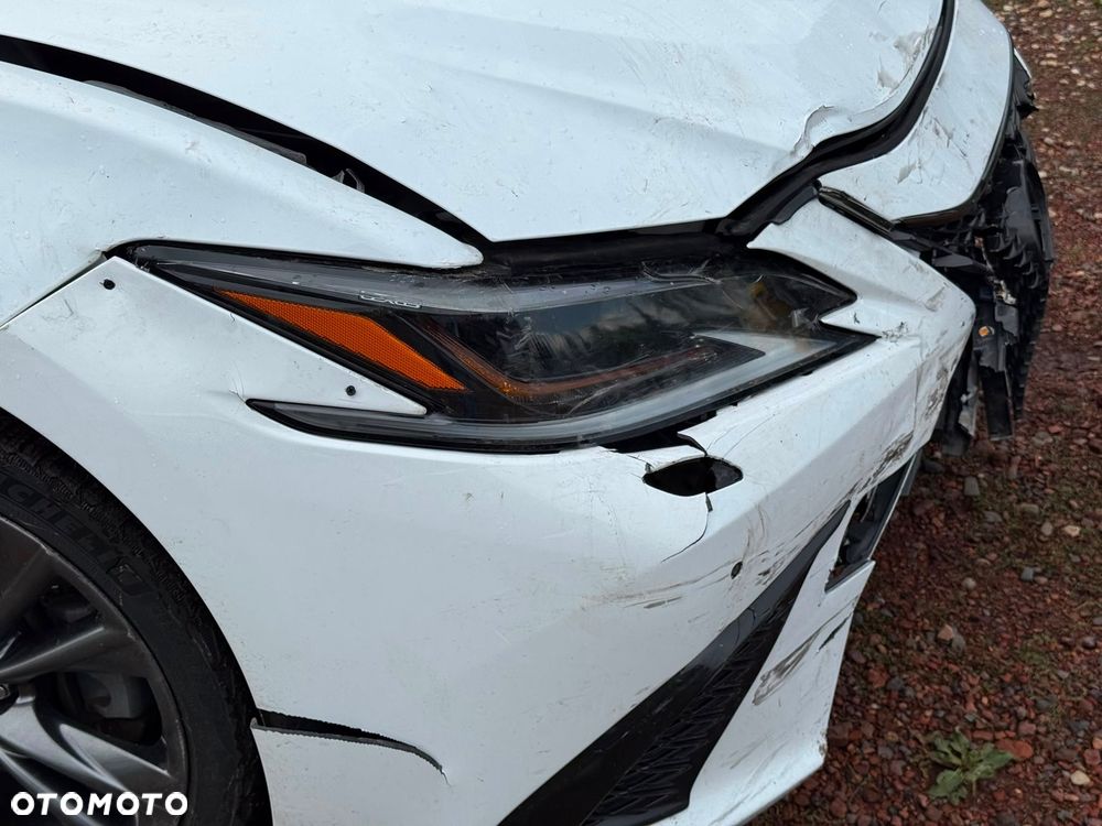 Lexus ES 300h F Sport Edition - 12