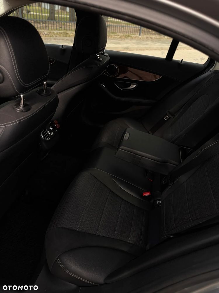 Mercedes-Benz Klasa C 180 7G-TRONIC Exclusive - 24