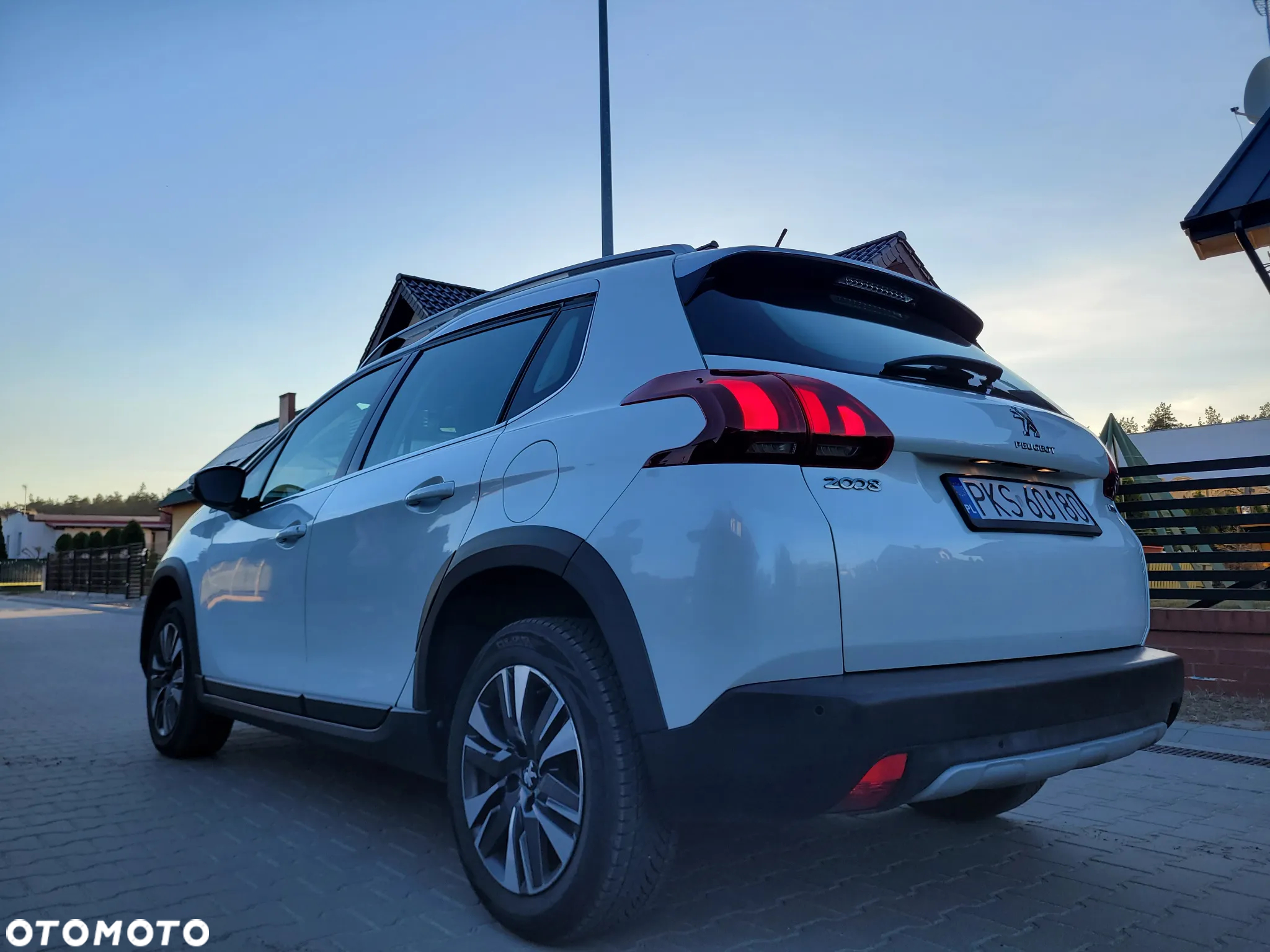 Peugeot 2008 1.2 Pure Tech Allure S&S - 24