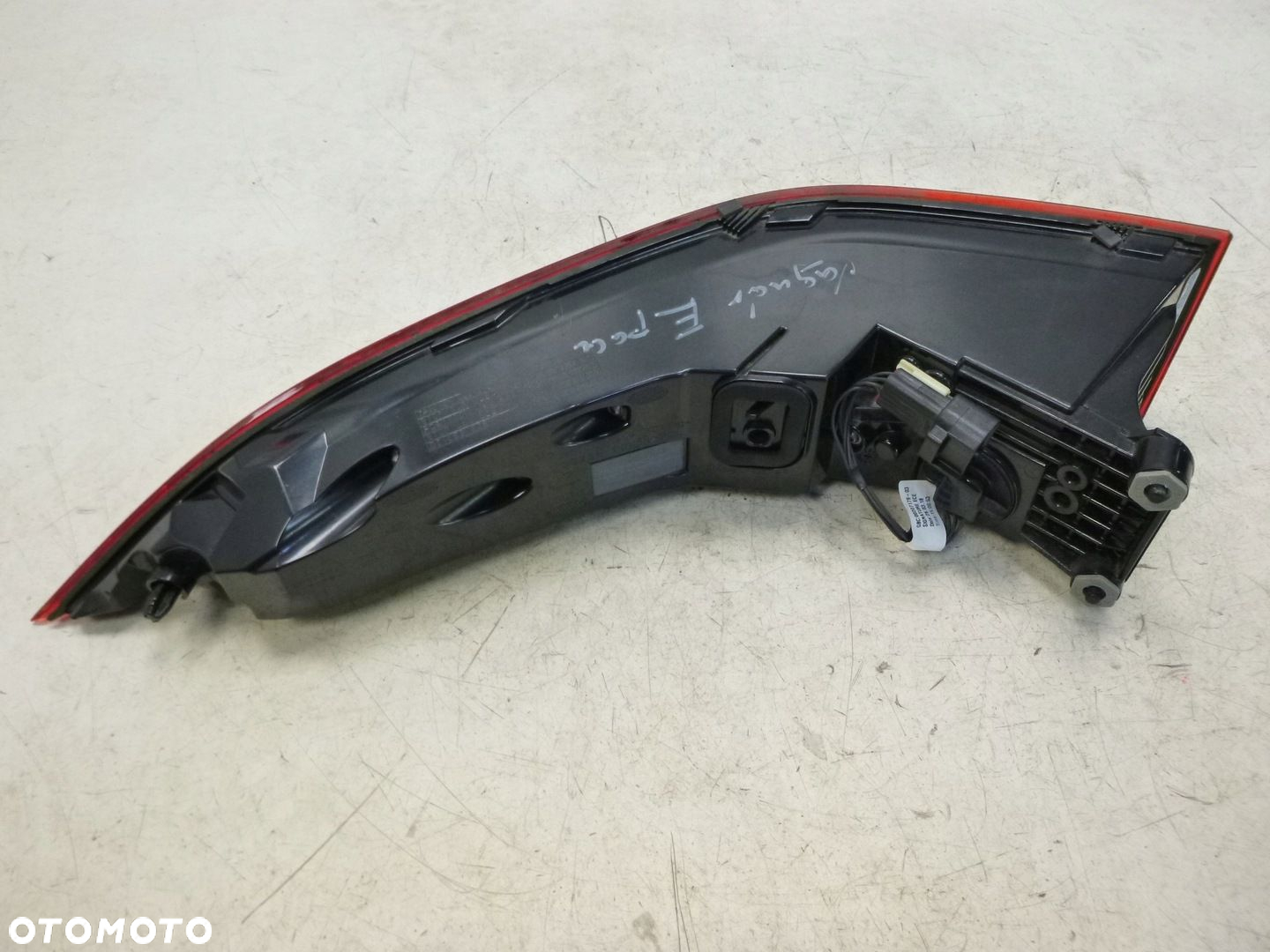 JAGUAR E PACE X540 LAMPA LED TYŁ PRAWA W BŁOTNIK 6 - 11