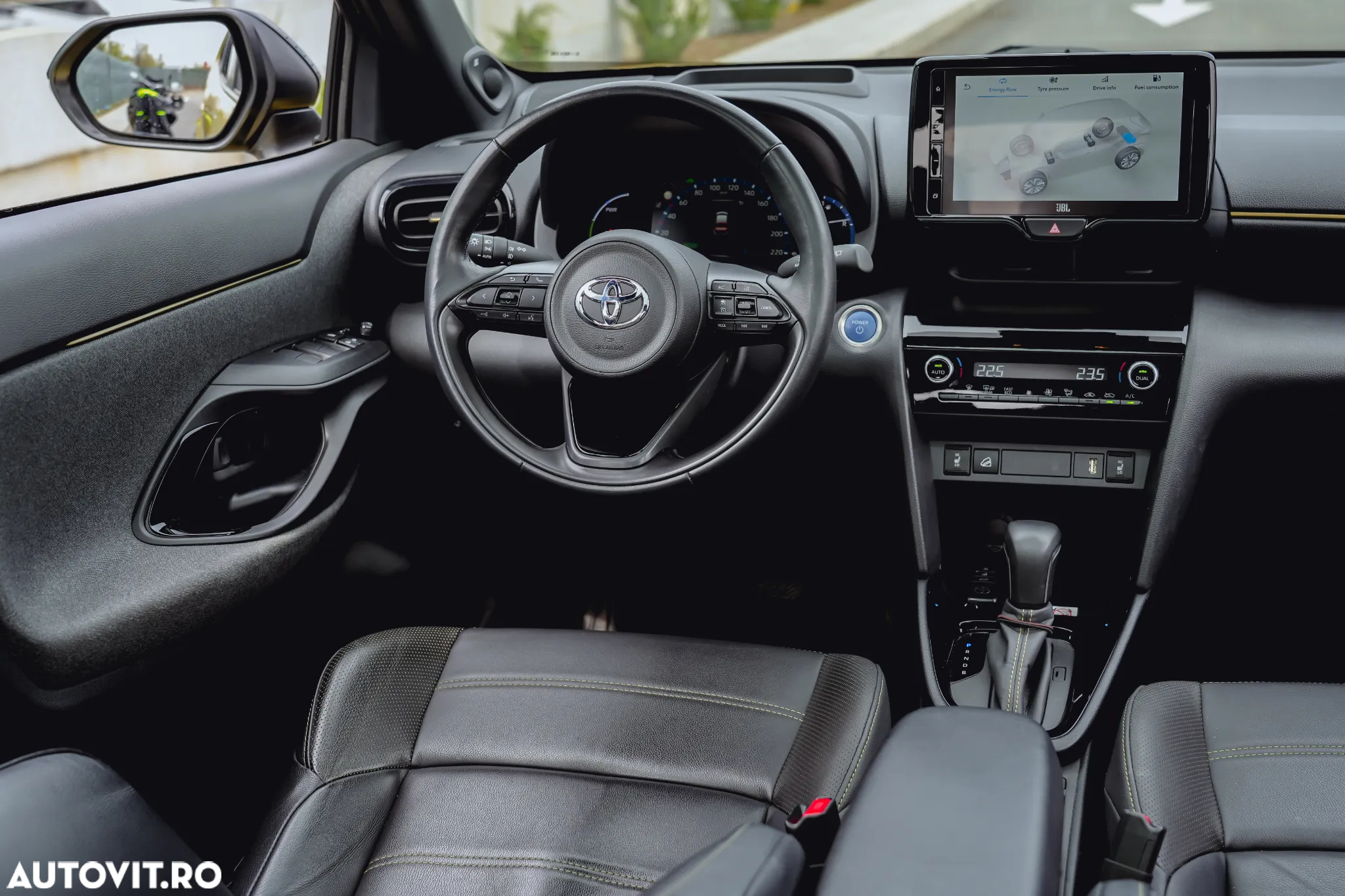 Toyota Yaris 1.5 L CVT Dynamic Plus Bi-tone - 9