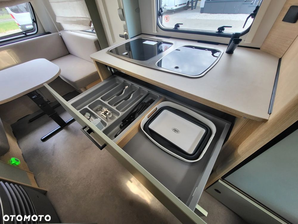 LMC Style 530 E - Łóżka wzdłużne + salon podkowa - 17