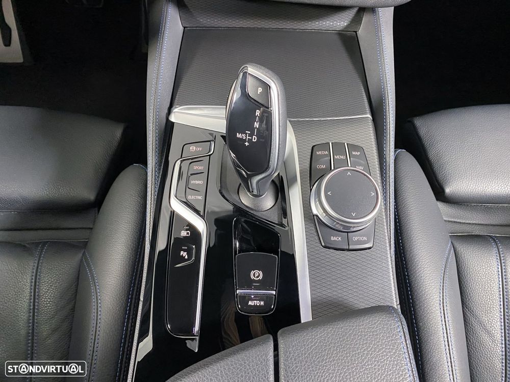 BMW 520 e Pack M - 19