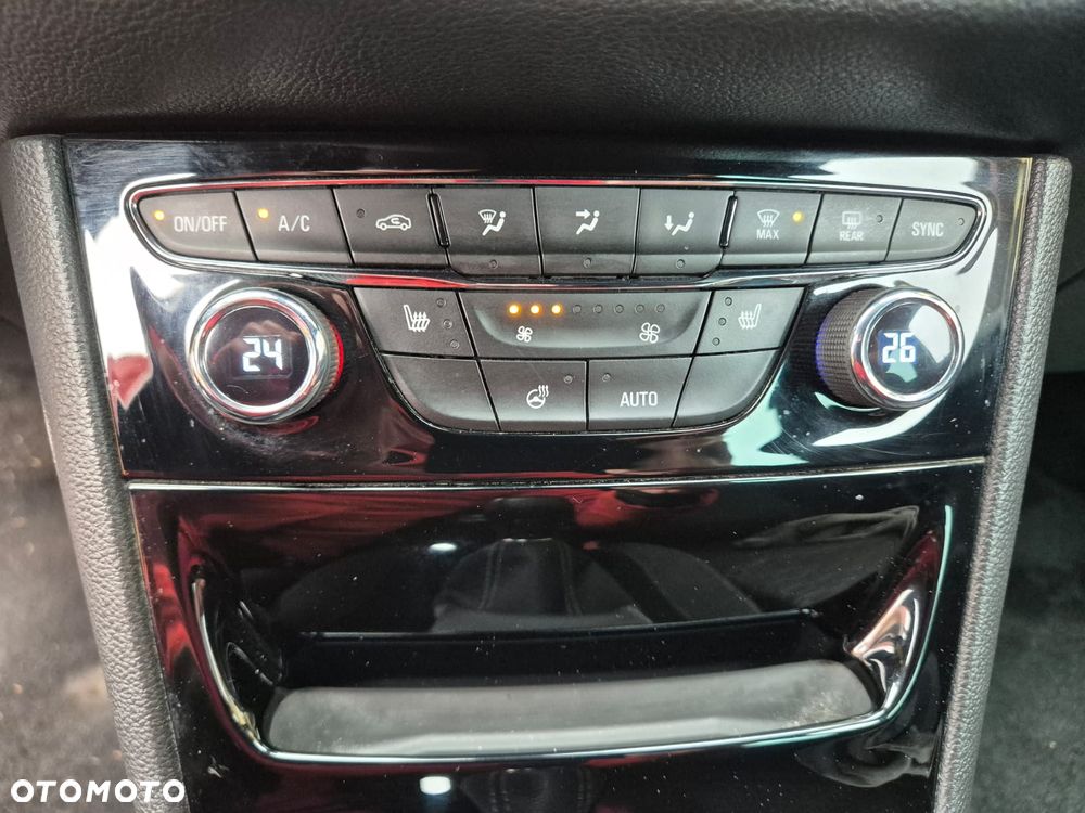 Opel Astra 1.4 T Elite S&S - 24