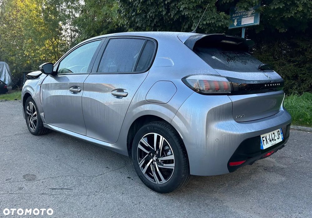 Peugeot 208 - 1