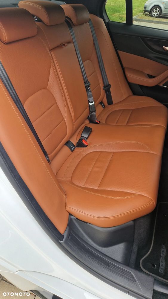 Jaguar XE 2.0 D200 mHEV R-Dynamic HSE - 21