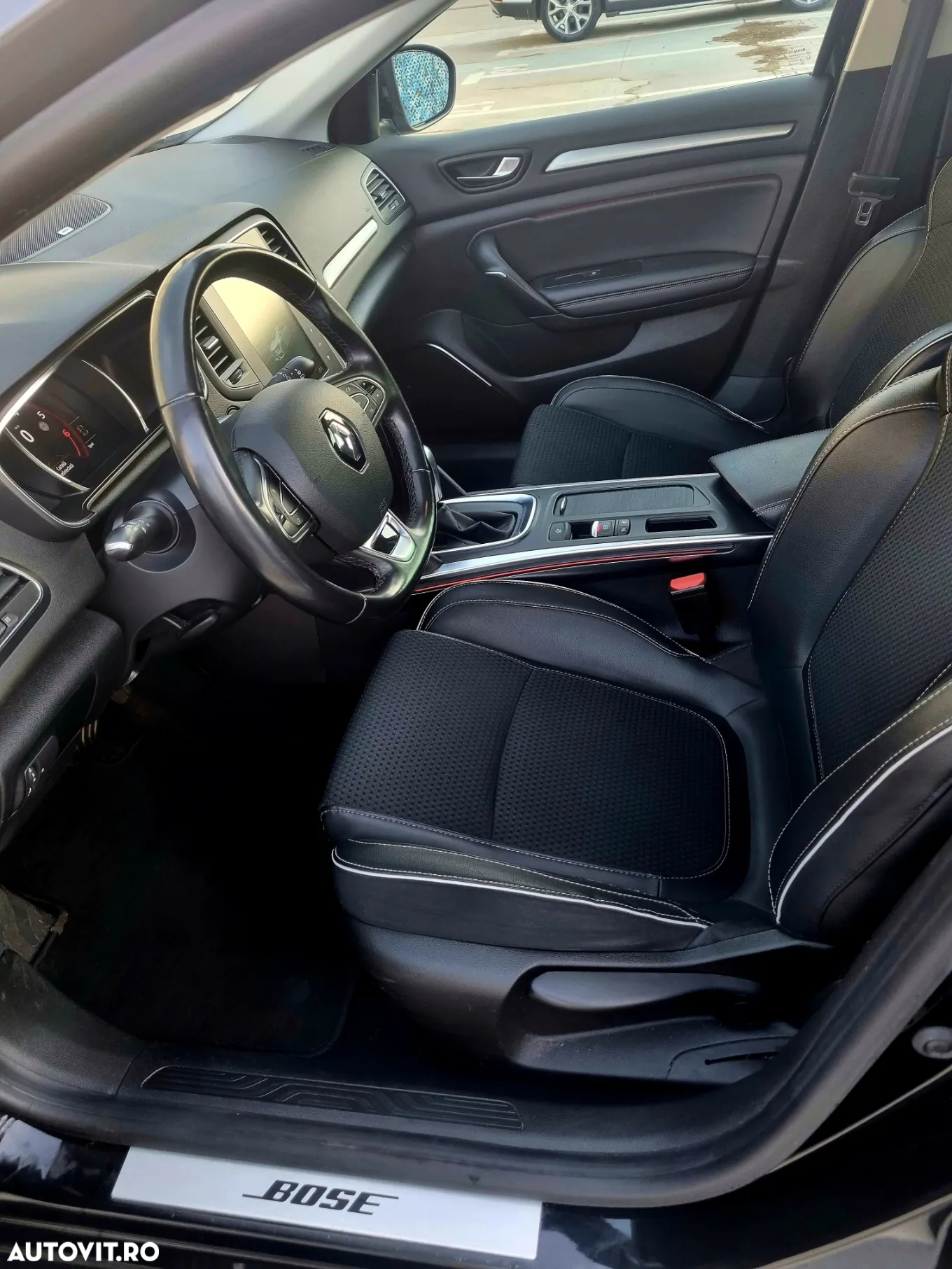 Renault Megane ENERGY TCe 140 EDC BOSE EDITION - 5