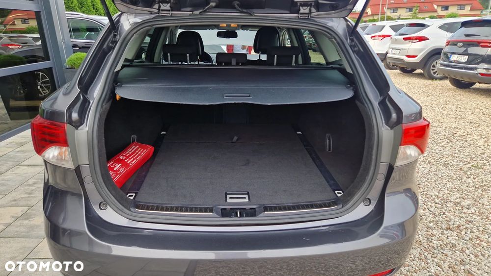 Toyota Avensis Combi 1.8 Executive - 32