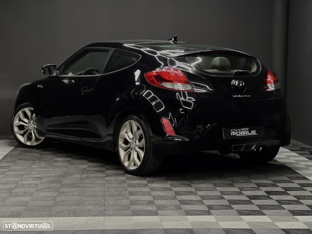 Hyundai Veloster - 4