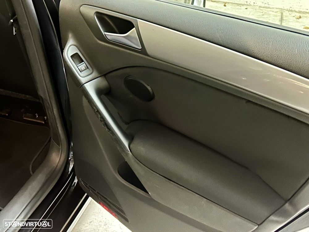 VW Golf 1.6 TDi Confortline - 35