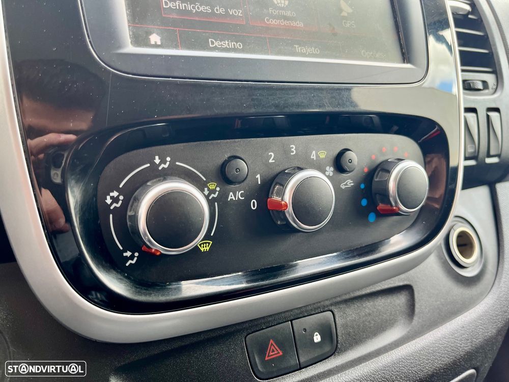 Renault Trafic 1.6 DCI Cabine dupla 6 lugares versão longa - 37