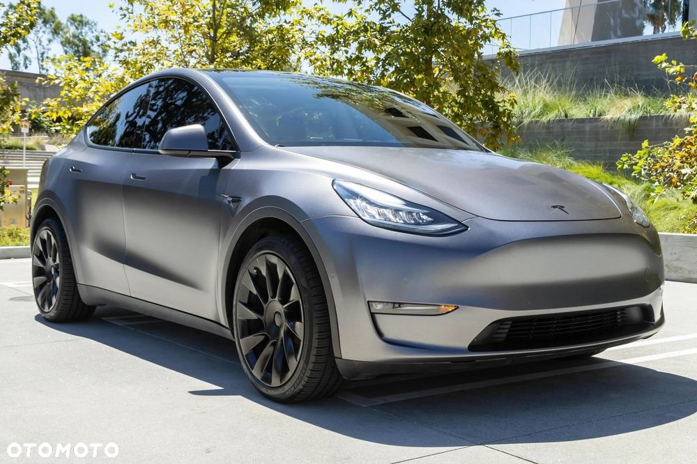 Tesla Model Y Long Range Dual Motor AWD - 2