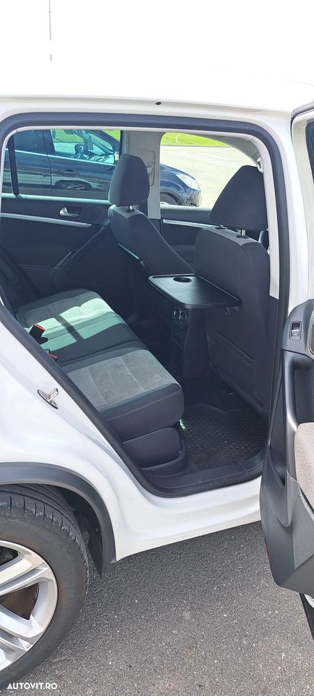 Volkswagen Tiguan 2.0 TDI SCR BlueMotion Technology Sport & Style - 9