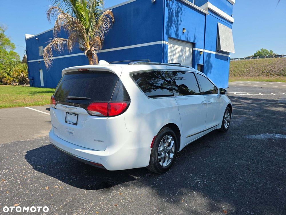 Chrysler Pacifica - 3