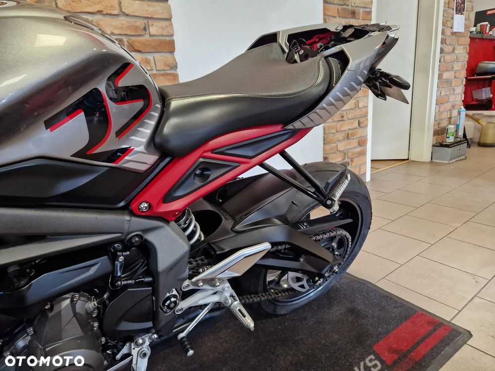 Triumph Street Triple - 14