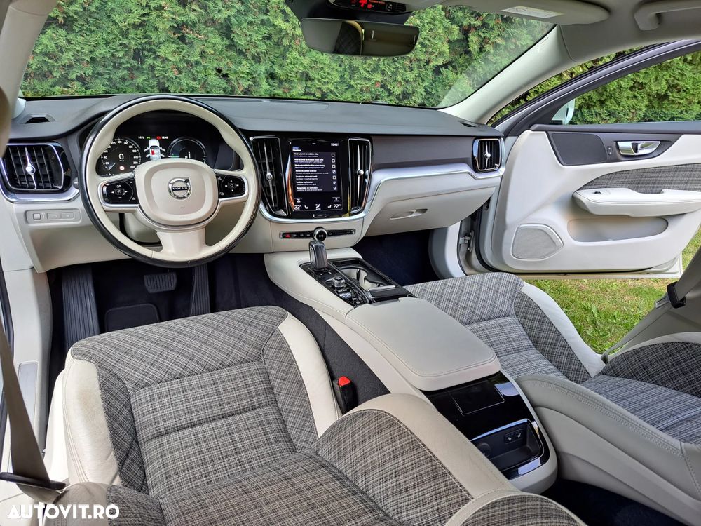 Volvo V60 T6 AWD Twin Engine Geartronic Momentum Pro - 30