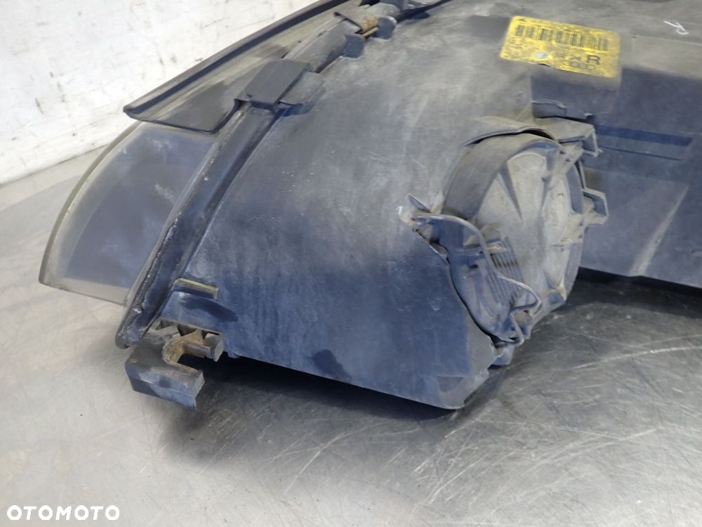 LAMPA PRAWA PRZEDNIA XENON AUDI A3 8P 2.0TDI - 4