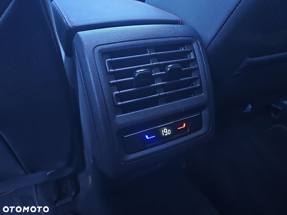 Volkswagen Golf - 23