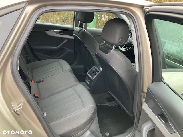 Audi A4 Limousine - 8