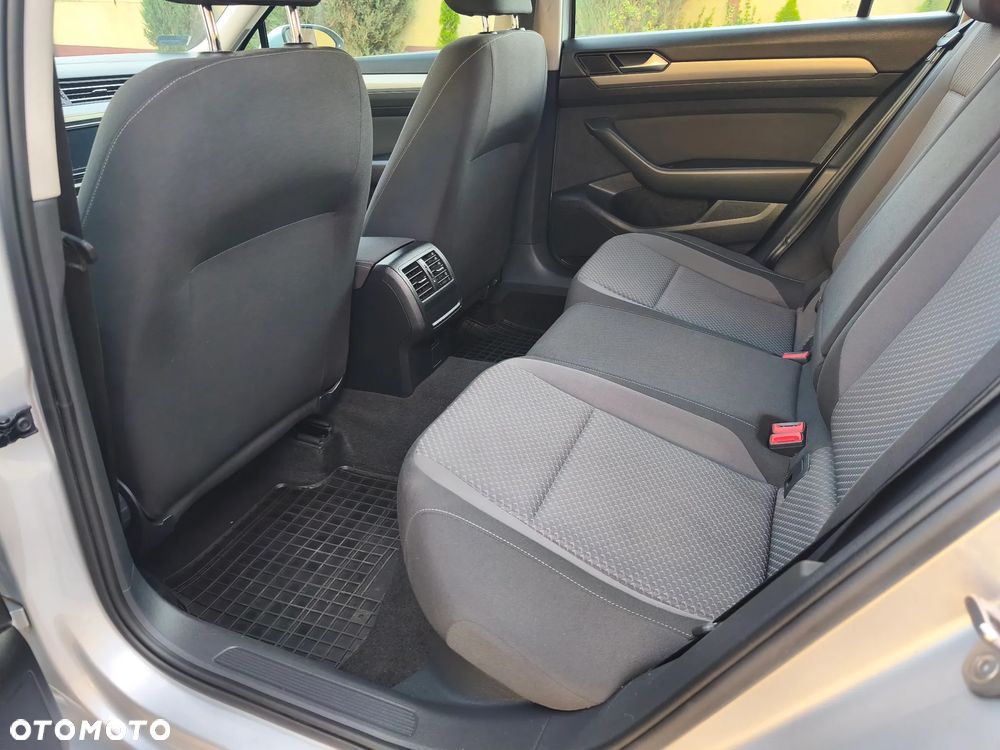 Volkswagen Passat - 13