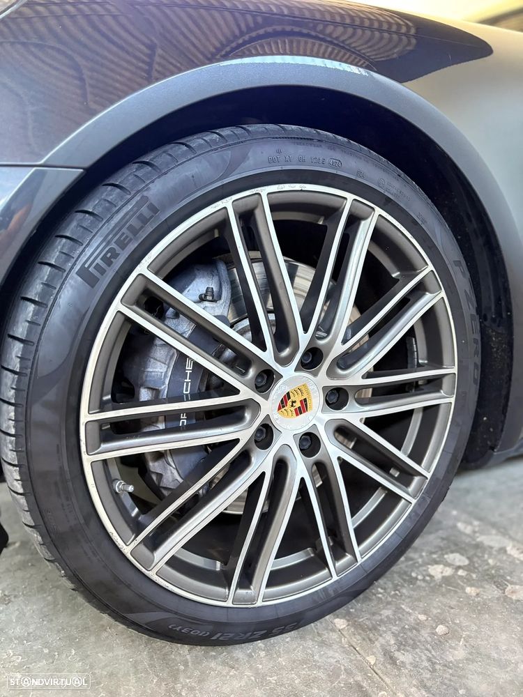 Porsche Panamera 4 E-Hybrid - 17