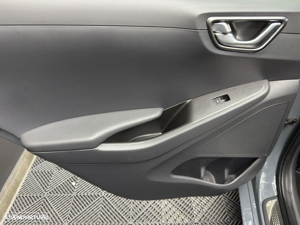 Hyundai Ioniq 1.6 GDI PHEV Pack Plus - 38