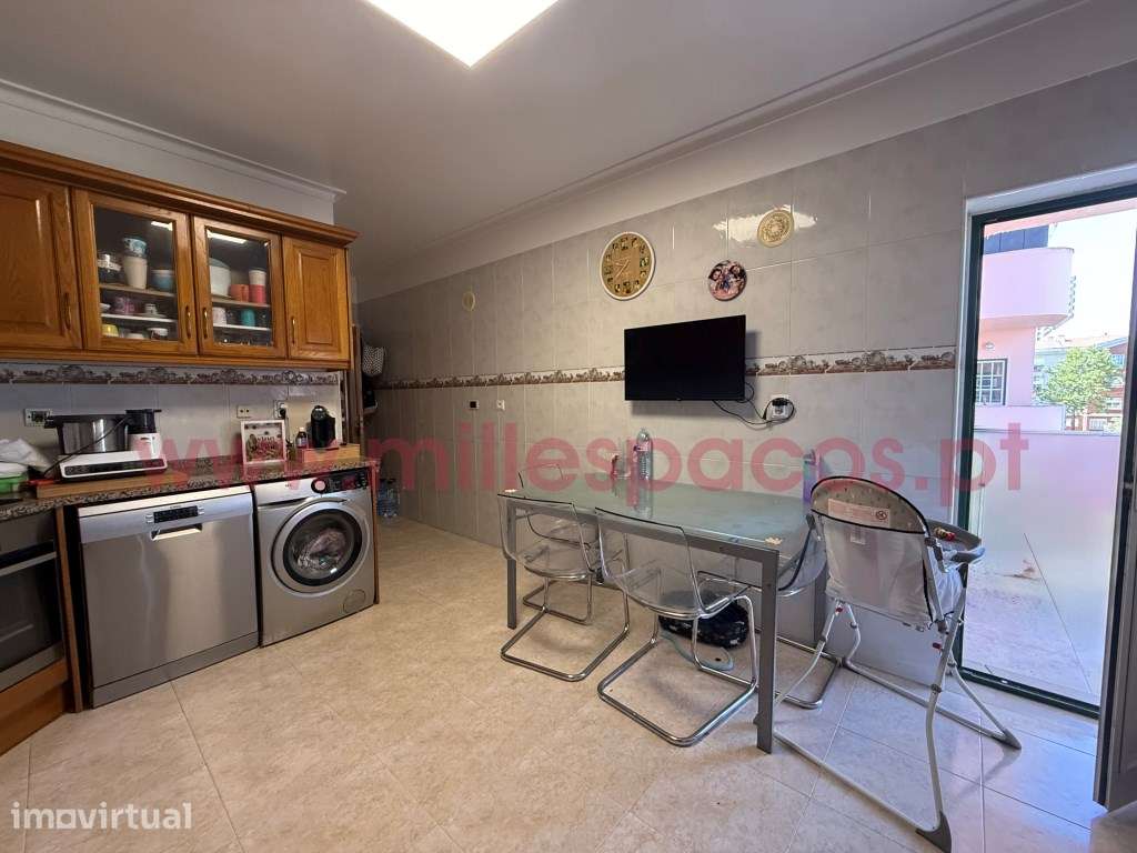Apartamento T3 usado em Montijo com garagem e elevador - Grande imagem: 3/24