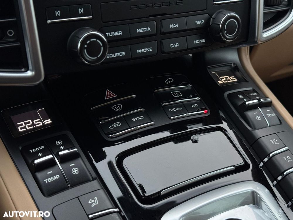 Porsche Cayenne - 23