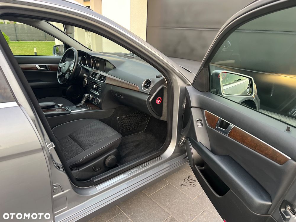 Mercedes-Benz Klasa C 220 CDI DPF Automatik BlueEFFICIENCY Elegance - 17