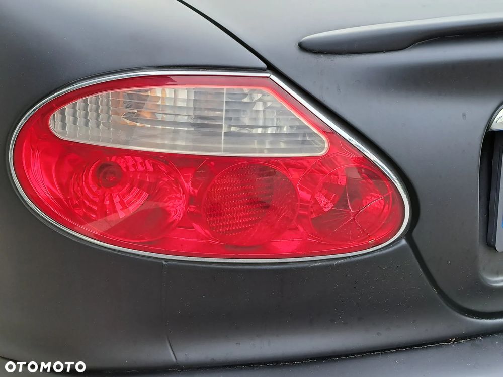 Jaguar XK8 - 13