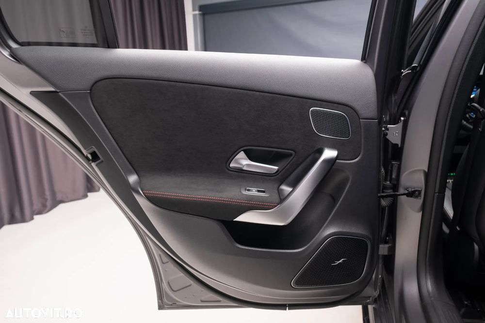 Mercedes-Benz A 35 AMG Sedan 4Matic MHEV 8G-DCT - 29