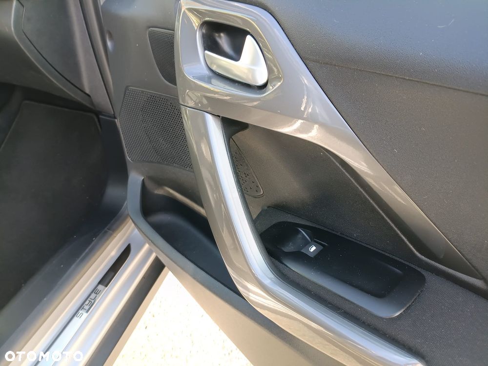 Peugeot 2008 PureTech 82 Style - 20