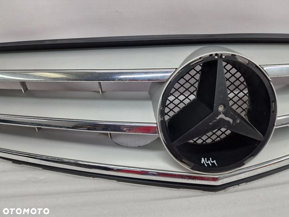MERCEDES W204 C-KLASSA LIFT 11- ATRAPA / GRILL PRZEDNI PRZÓD , NR A2048800023 , NR AUKCJI GL144 - 3