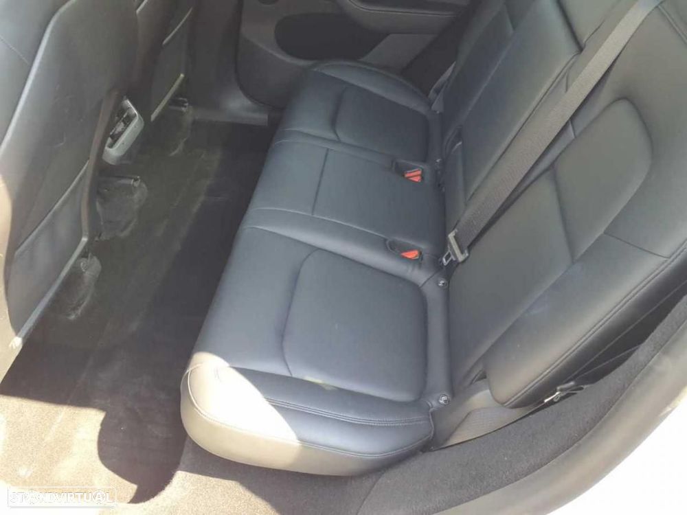 Tesla Model Y Long Range Dual Motor AWD - 4